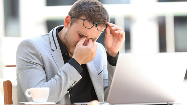 بررسی خستگی چشمی در مشاغل صنعتی و نقش اپتومتری در پیشگیری از آن